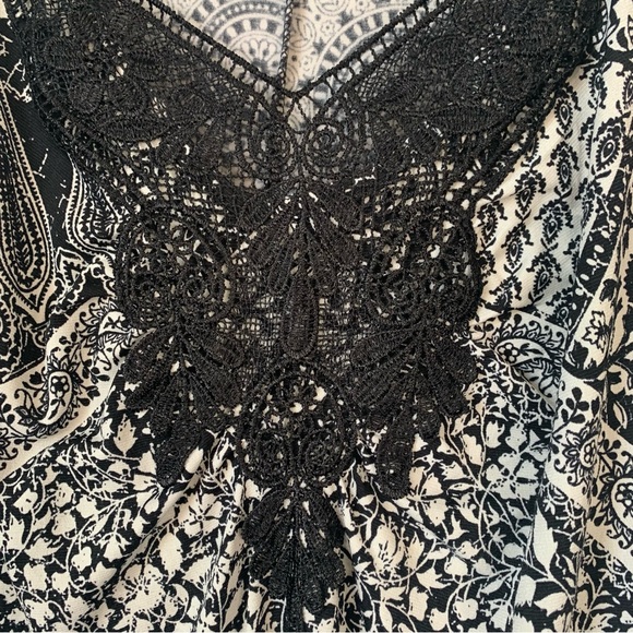 Live and Let Live Black and White Asymmetrical Dress - Picture 2 of 9